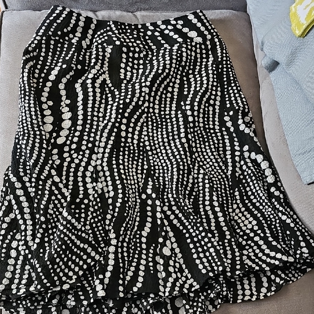 Chic Black and White Patterned A-Line Skirt